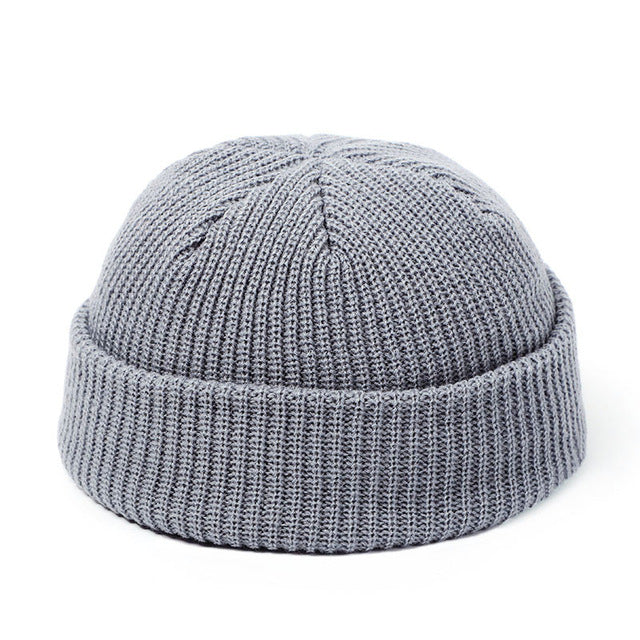 Kort ribbestrikket fiskerlue i rødt