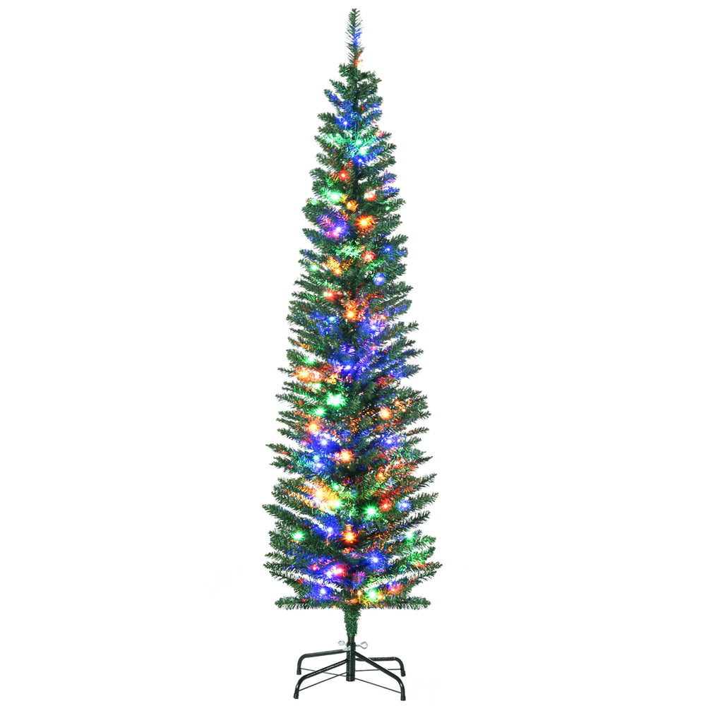 Smalt grønt juletre med fargerike lys