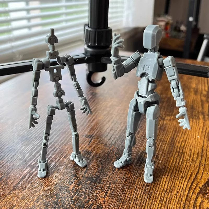 Bevegelig robotfigur i positur