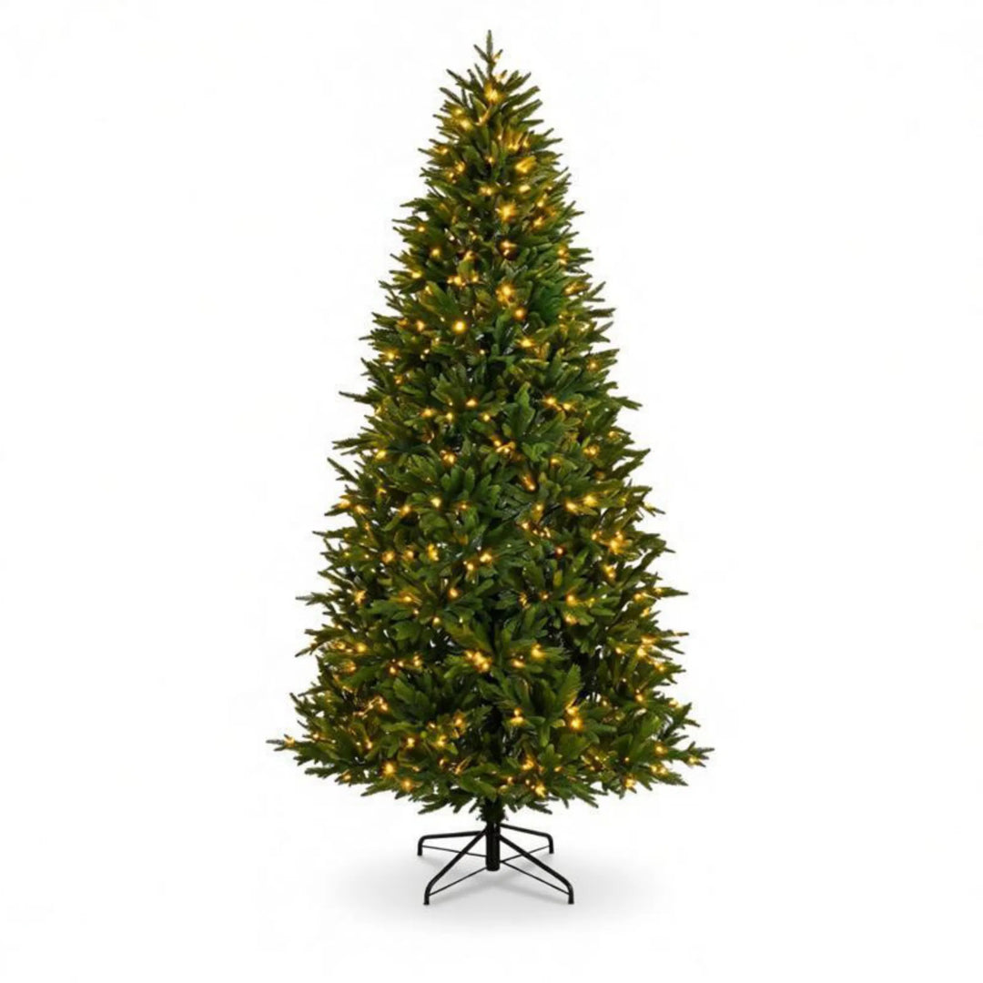 Fyldig juletre med lys og fjernkontroll