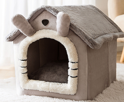 Plysjhule formet som hus til katt