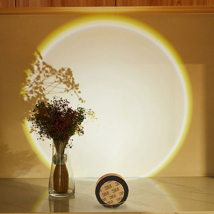 Trykklampe som lyser oransje på vegg
