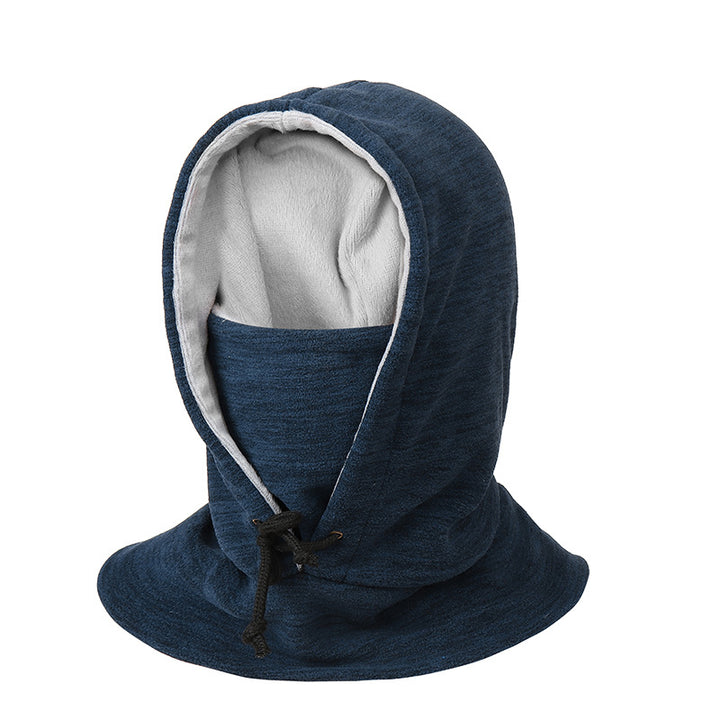 Person med fleecebalaklava over hode og hals