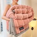 Lunvang™ Varmt plysjteppe i fleece til seng og sofa, lett og isolerende