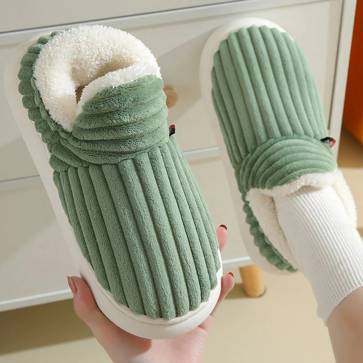 Fluffy vintertøfler i fleece med tykk sklisikker såle