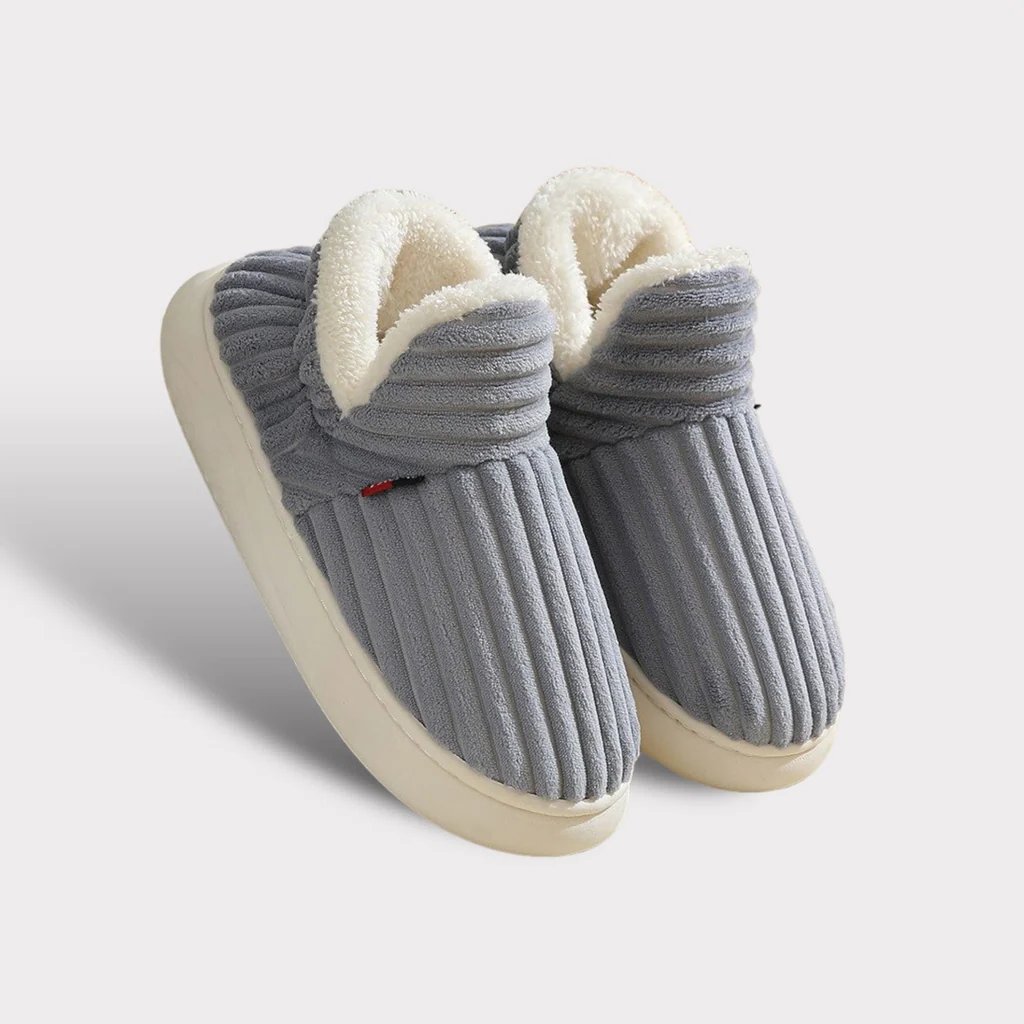 Fluffy vintertøfler i fleece med tykk sklisikker såle