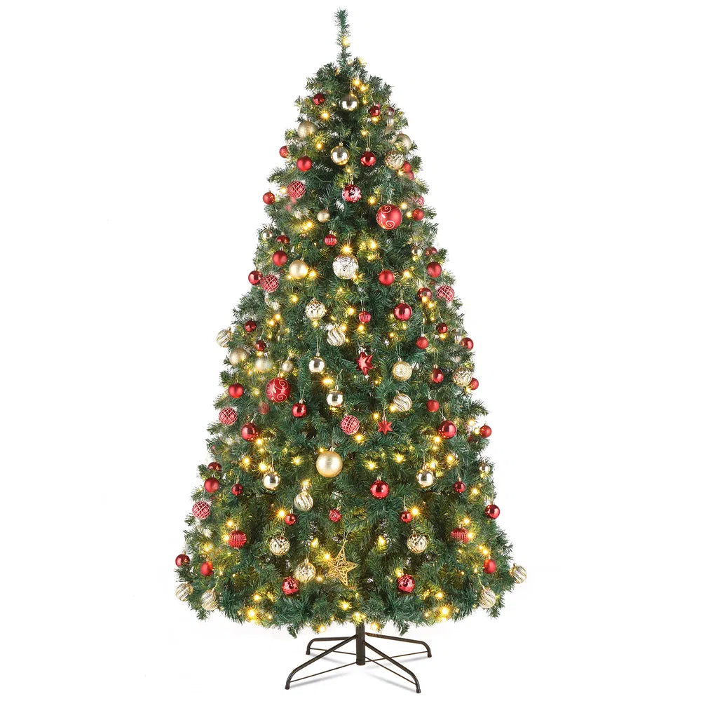 Stort kunstig juletre med fargerike LED-lys