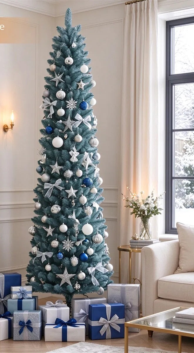 Smalt juletre med frostede sølvnåler
