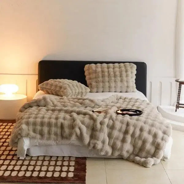 Fluffy pledd med boblestruktur og silkemyk følelse