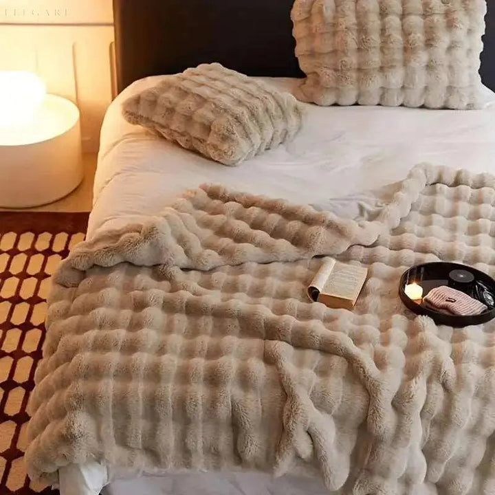 Fluffy pledd med boblestruktur og silkemyk følelse