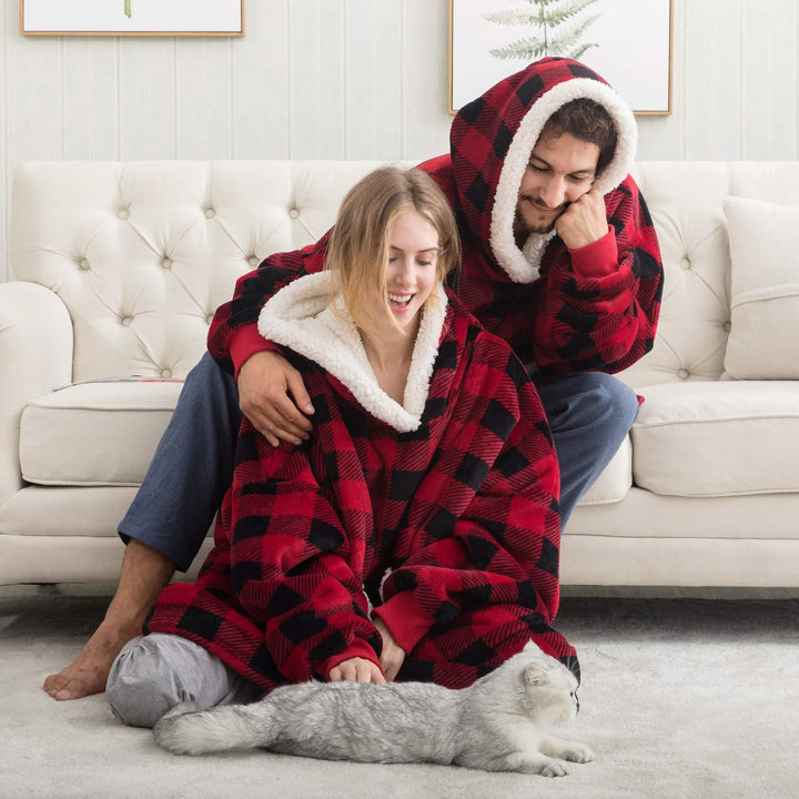 Pleddhettegenser i fleece med stor hette og lommer