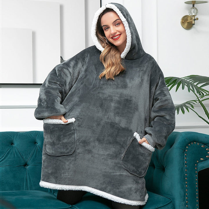 Pleddhettegenser i fleece med stor hette og lommer