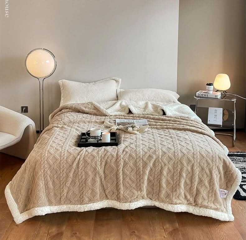 Mykt pledd til seng, sofa og reise – i ni farger