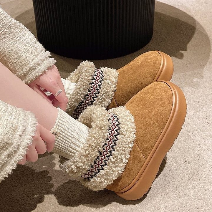 Tøfler dame med plysjfôr og trendy detaljer