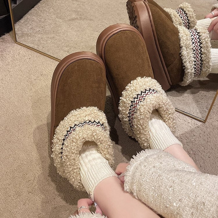 Tøfler dame med plysjfôr og trendy detaljer