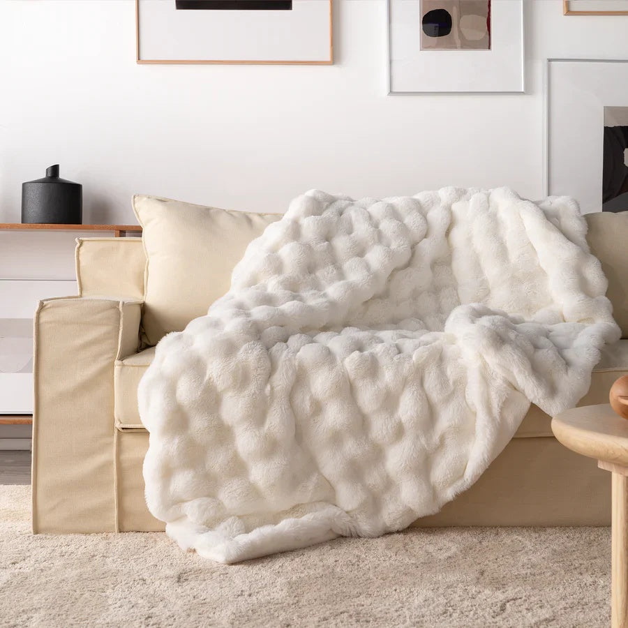 Ekstra myk pledd i fuskepels med doble lag – som en sky