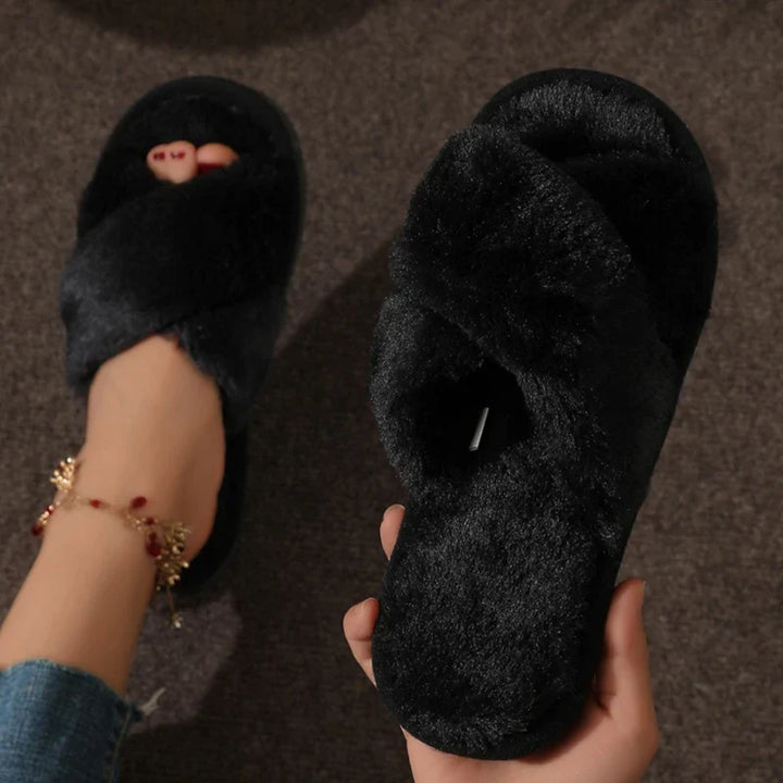 Fluffy tøfler for dame med kryssbånd og sklisikker såle