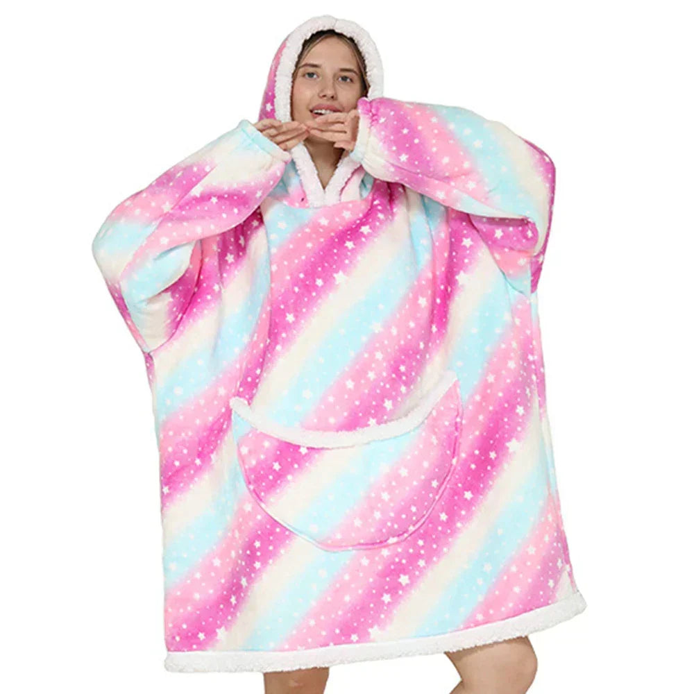 Oversized fleecepledd med hette og romslige lommer