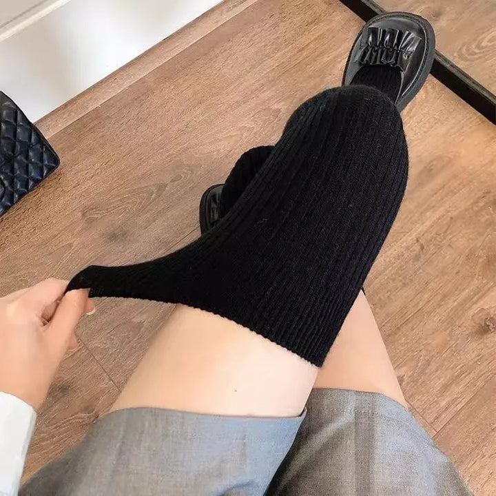Tykke overknestrømper dame i klassiske ensfargede toner