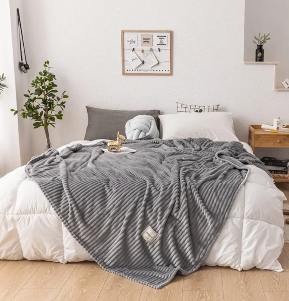 Myk flanellpledd som puster – varm pledd til sofa og seng