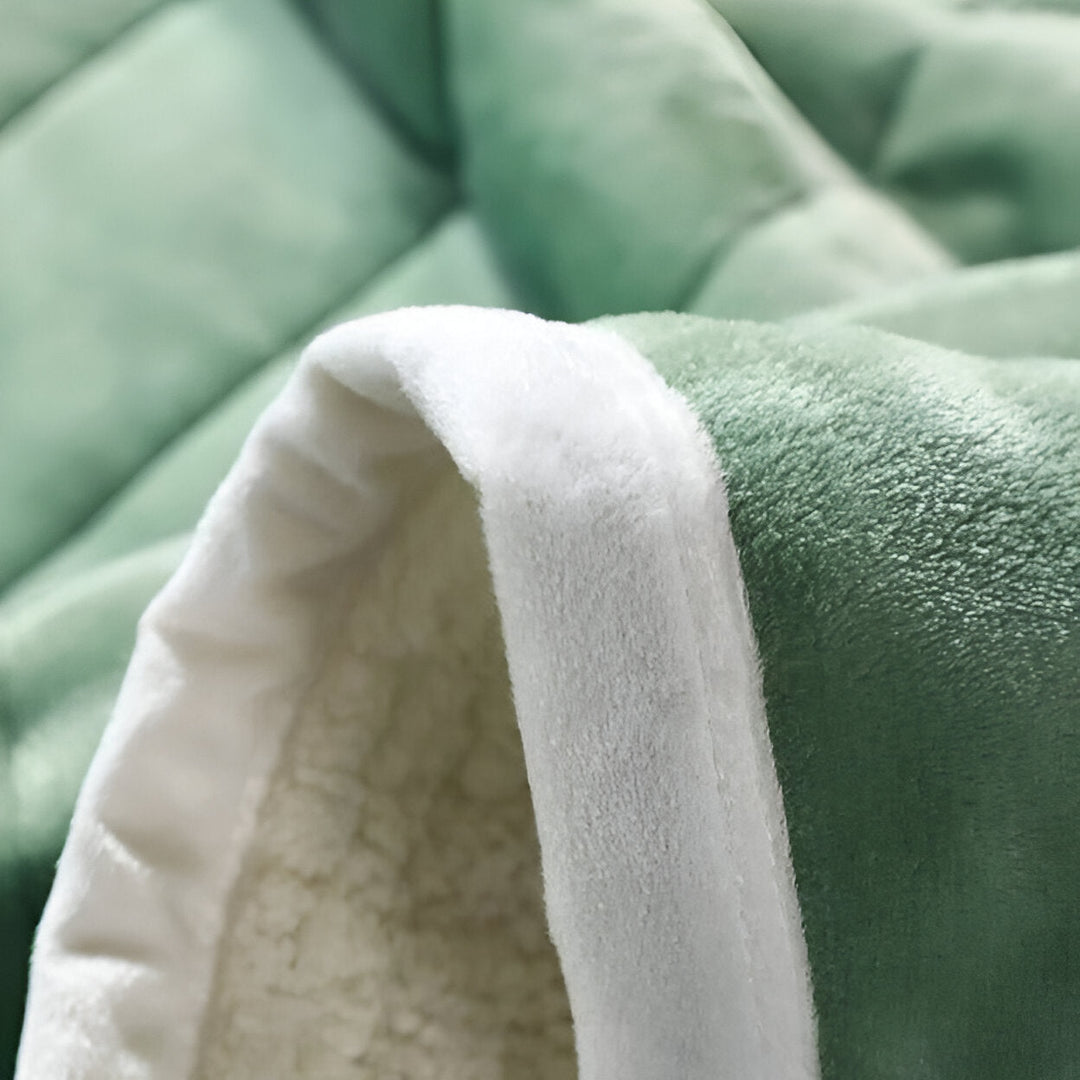 Luftig fleeceteppe, supermykt og varmt til sofaen og sengen