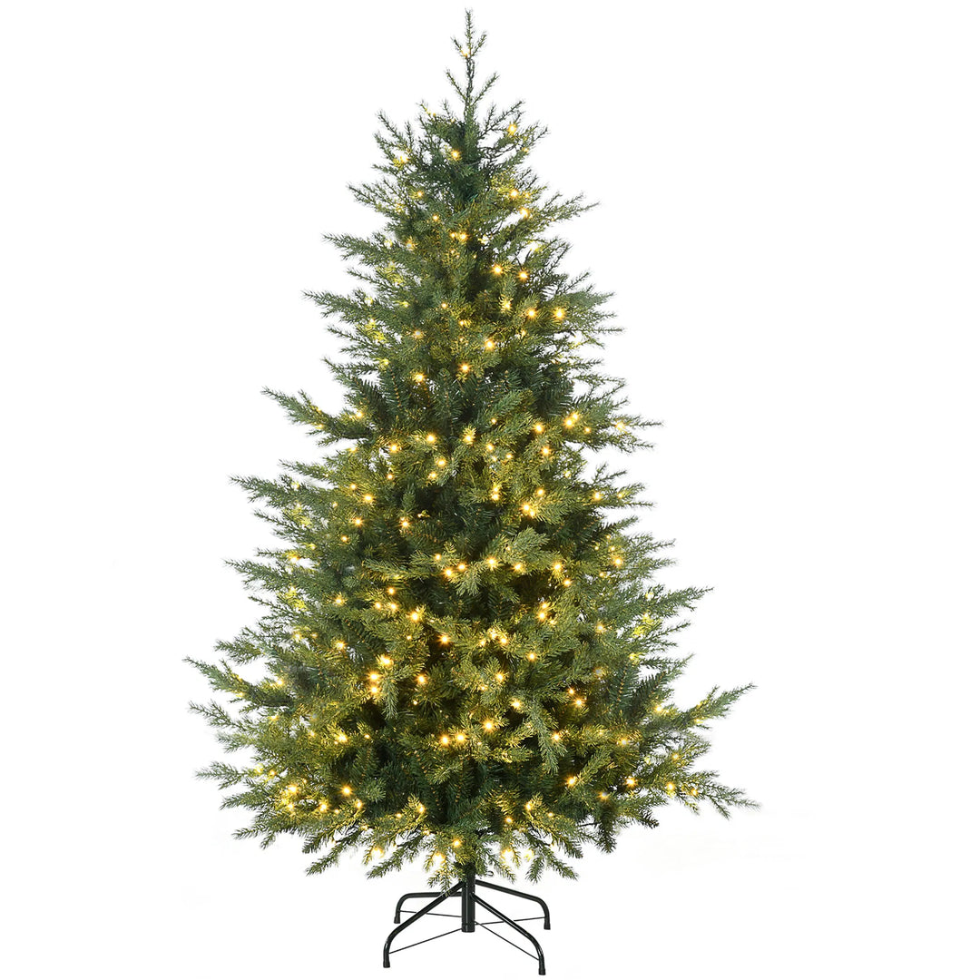 Naturtro juletre med varmhvite lys