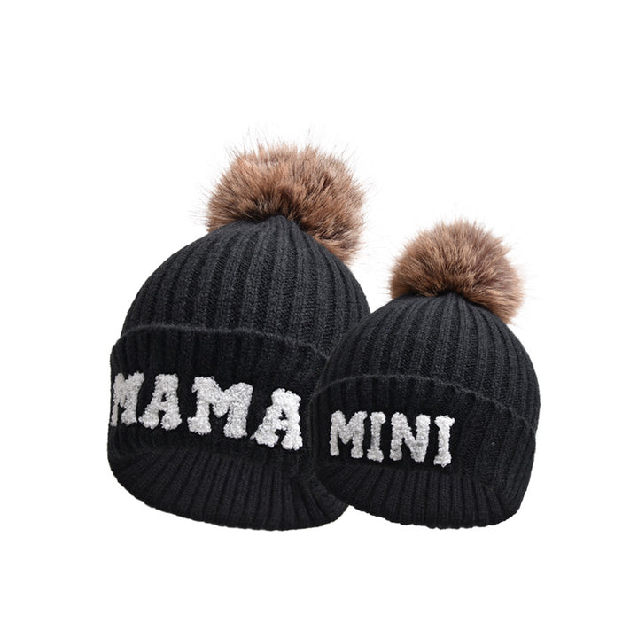 Ribbestrikket MAMA-lue med lodden dusk