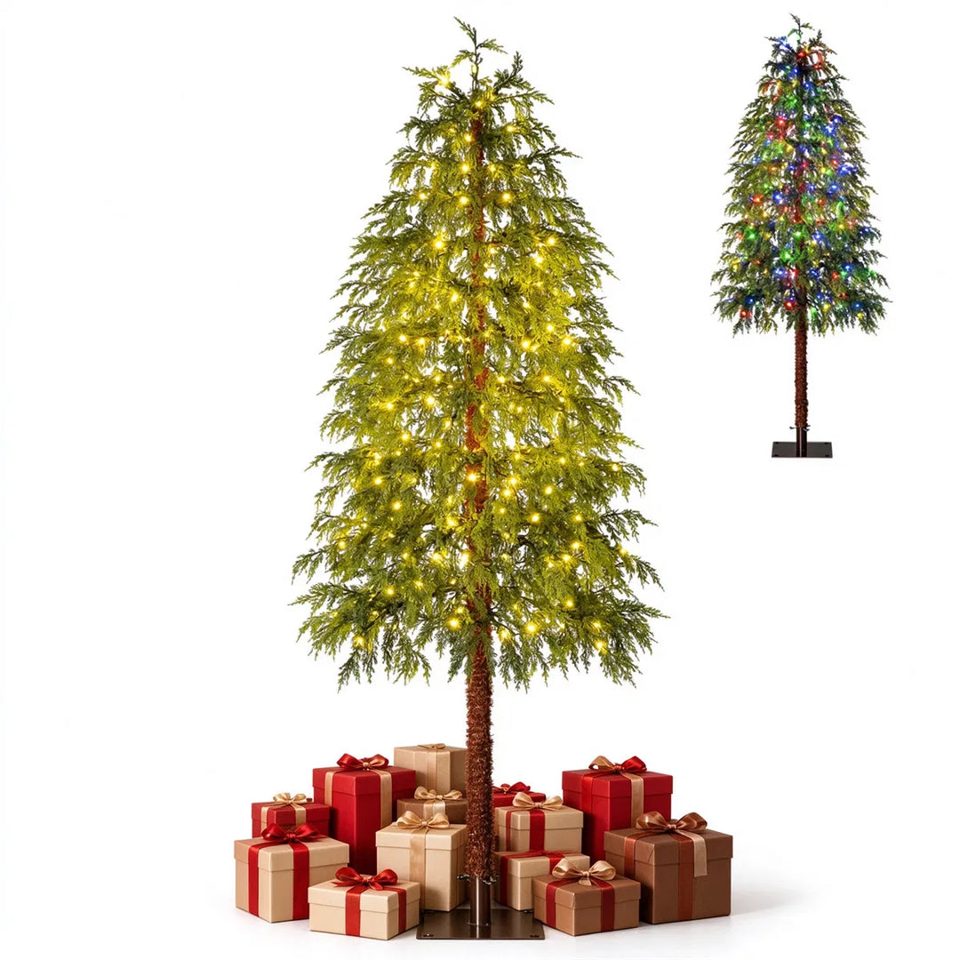 Slankt sypressjuletre med fargeskiftende lys