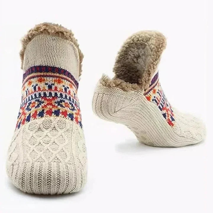 Strikkede sokker med snøkrystaller, fleecefôr og grep