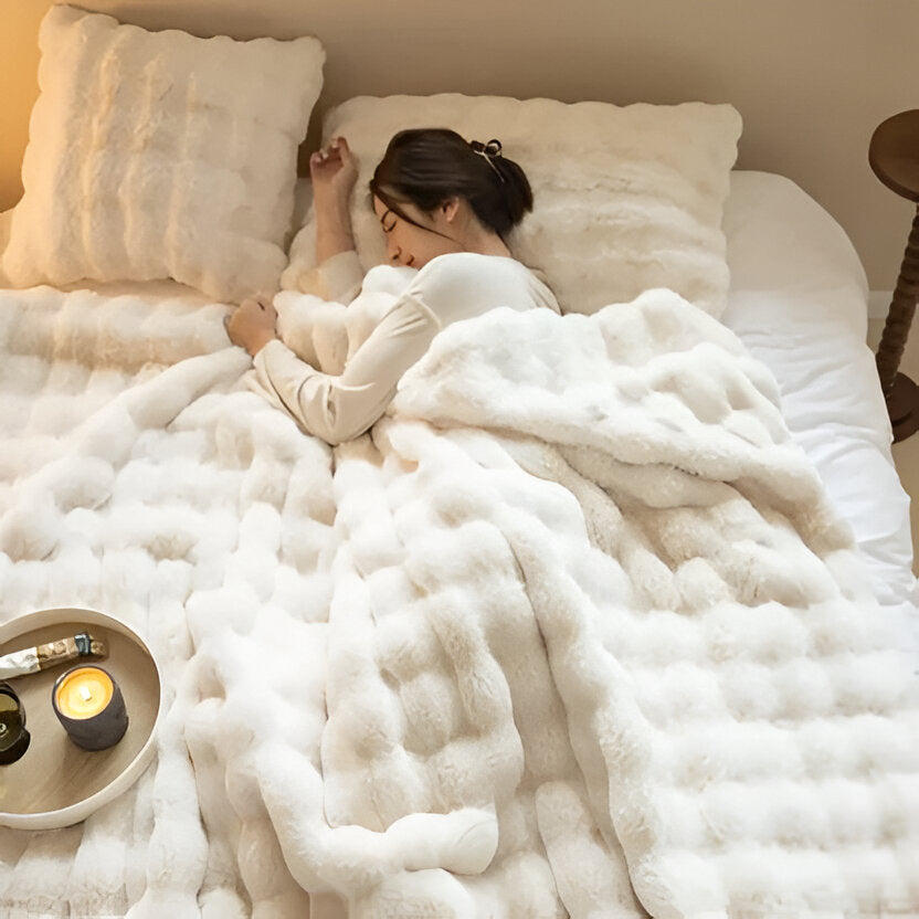 Myk plysjpledd for alle årstider med elegant design