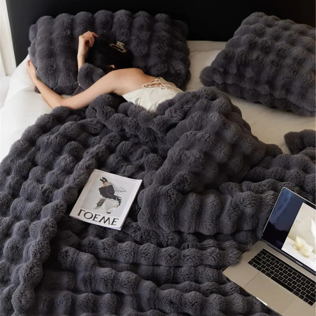 Myk plysjpledd for alle årstider med elegant design