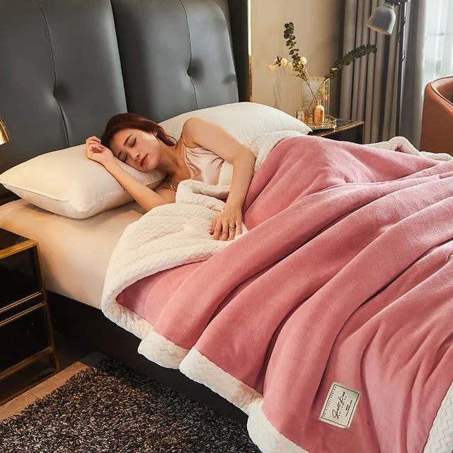Mykt vinterpledd i fleece – ensfarget og stripete
